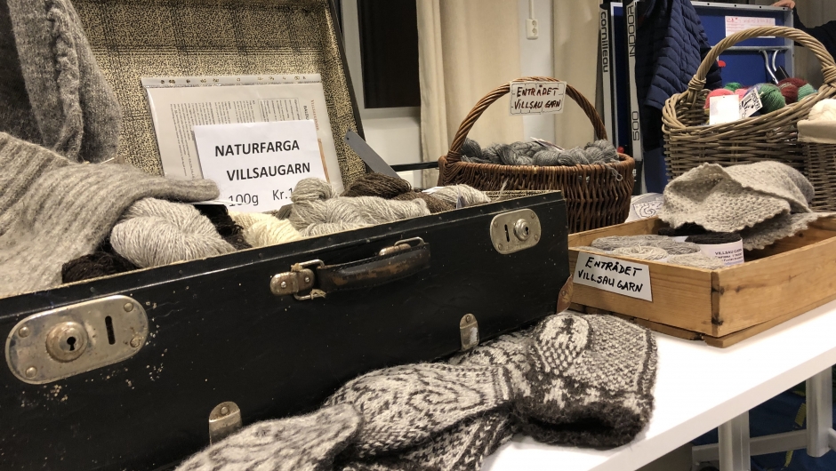 Fine strikkaplagg av villsaugarn. Fine strikkaplagg av villsaugarn.