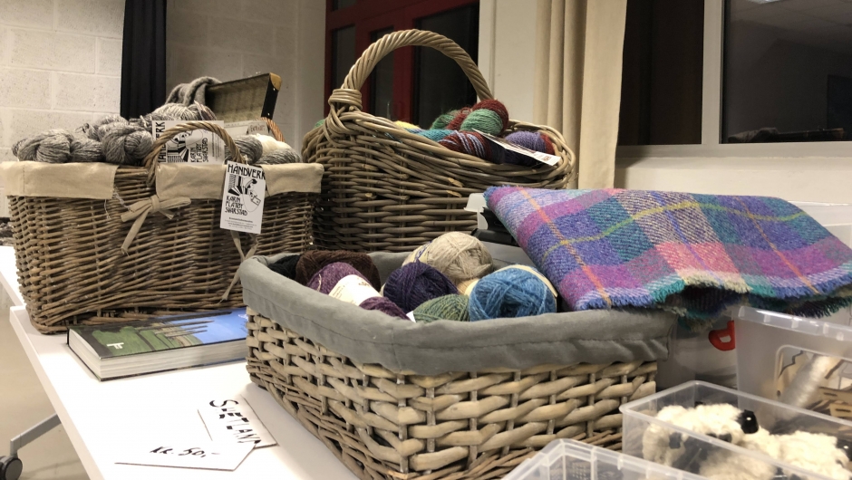 Villsaugarn og voven løpar til sals. Villsaugarn og voven løpar til sals.