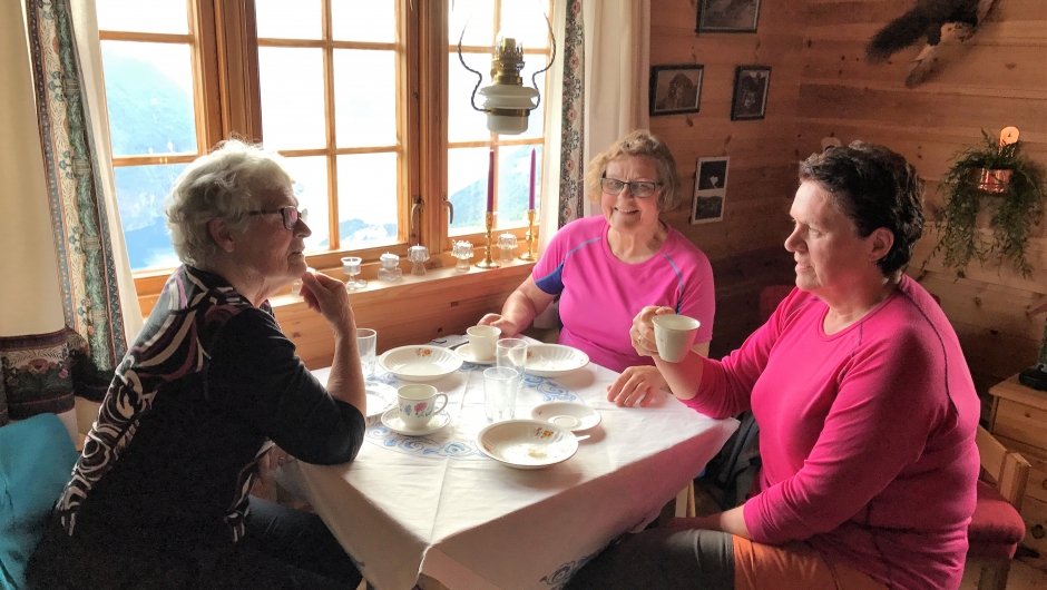 Kjekke damer med godt humør. Kjekke damer med godt humør.