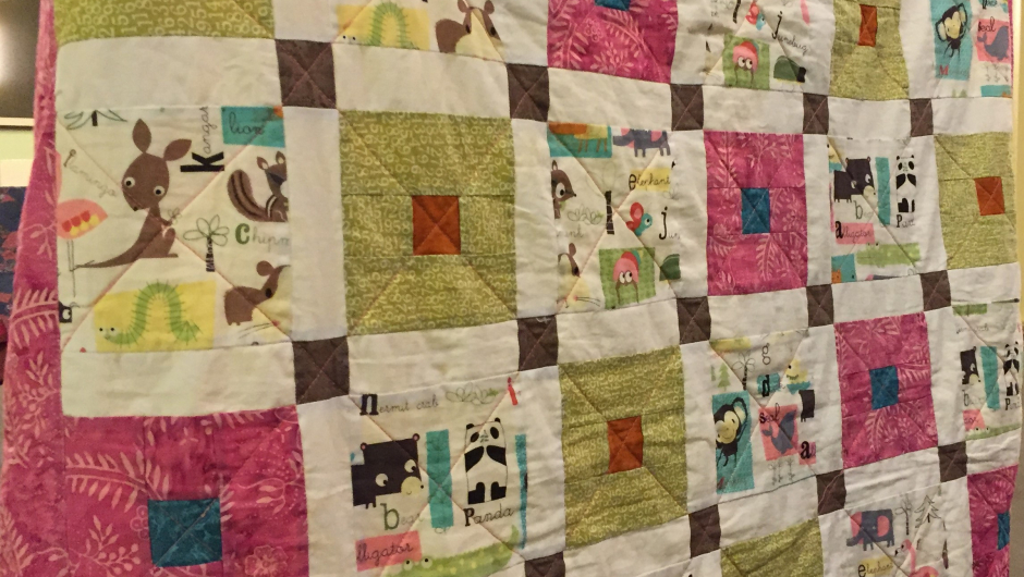 Flott teppe i quilteteknikk