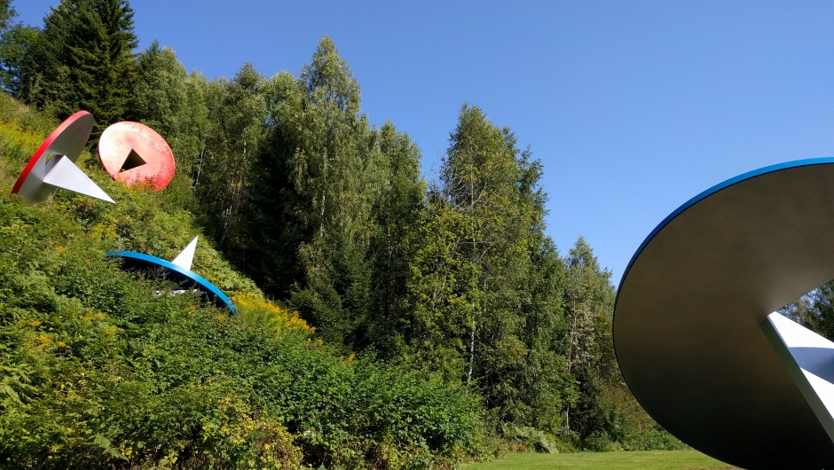 Tegnestifter blir aldri mer det samme...."Tumbling Tacks" av Oldenburg og Bruggen