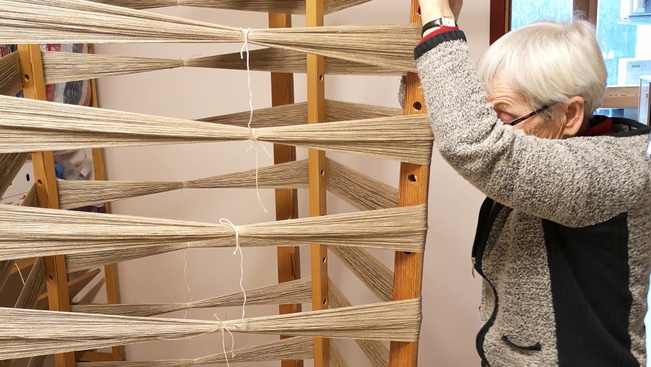 Signy jobbar med renning. Foto: M. Hauso Signy jobbar med renning