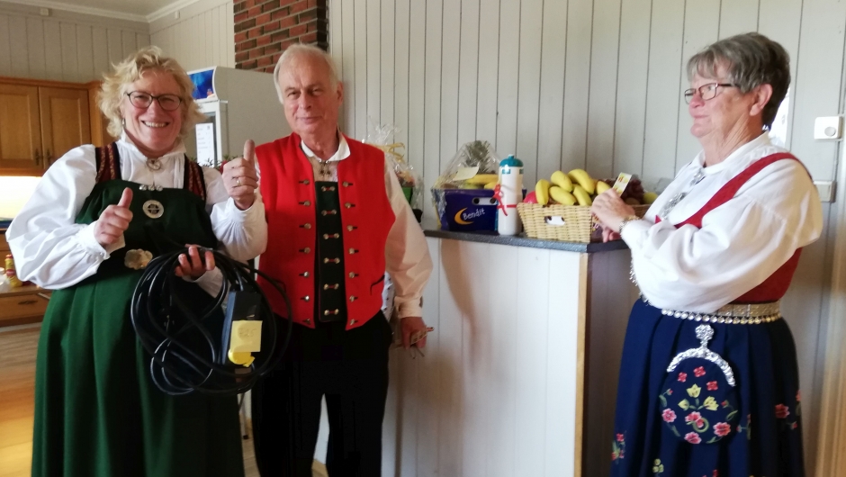 Alf Harlem holdt orden på gevinstene og damene vant! Alf Harlem holdt orden på gevinstene og damene vant!