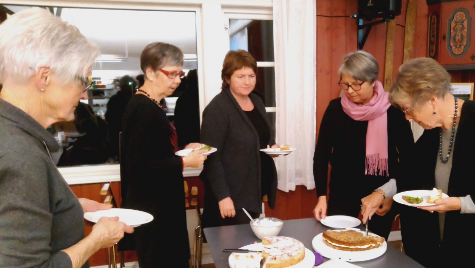 Uten mat og drikke.. Uten mat og drikke..