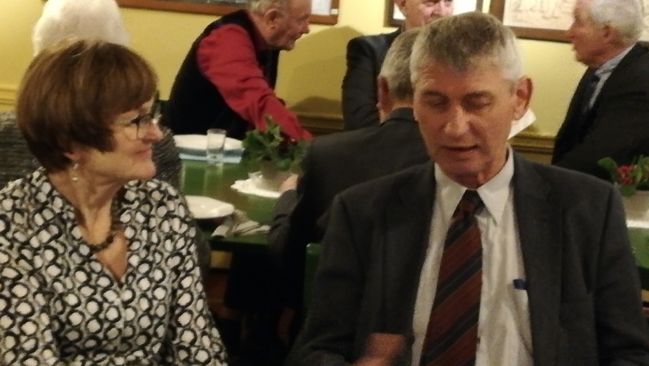 Guri og Hans Christian i hyggelig passiar