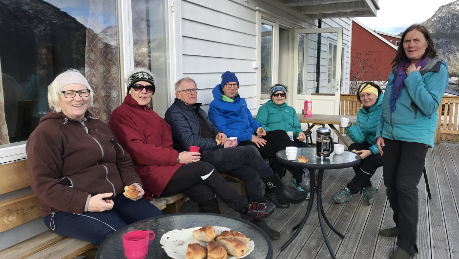 Kurset vart avslutta på verandaen med kaffi og kanelsnurrar. Supert! Kurset vart avslutta på verandaen med kaffi og kanelsnurrar. Supert!