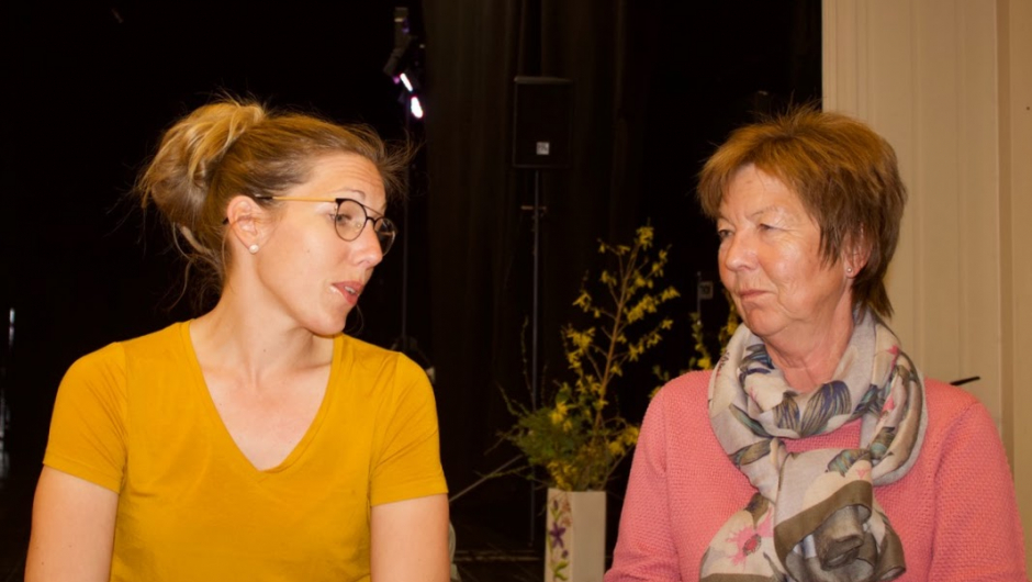 Mor og datter på jentekveld. Marit og Sidsel Gran Haga Mor og datter på jentekveld. Marit og Sidsel Gran Haga