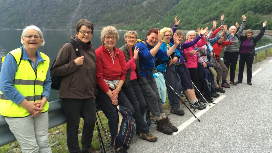 14 spreke damer på tur til Skjegghammaren. Tøff tur , bratt og mykje mygg ! 14 spreke damer på tur til Skjegghammaren. Tøff tur , bratt og mykje mygg !