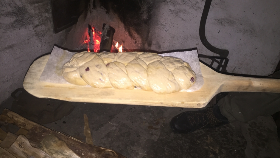 Vørterbrød på vei inn i bakerovnen