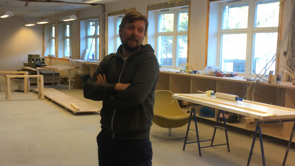 Her får "Leif og Lorry" stor og god plass til møbelproduksjon!