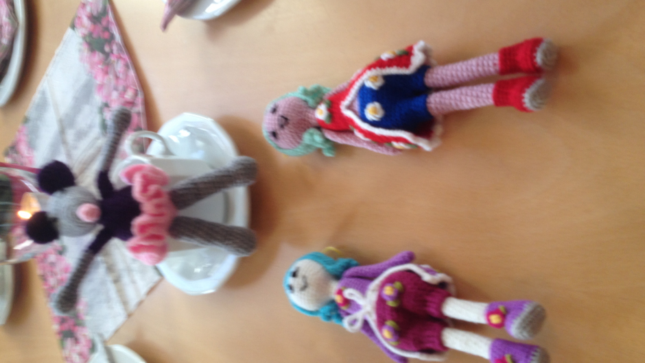 Et sidelengs bilde til av fine figurer.