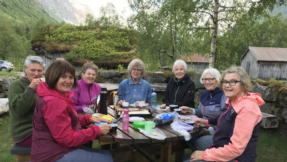 Ein flott gjeng samla. Fann ut at dette fekk vere avslutninga for i år! Ein flott gjeng samla. Fann ut at dette fekk vere avslutninga for i år!