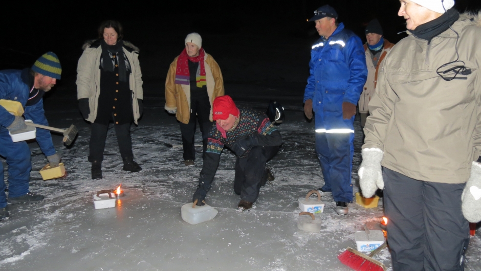 Så skal steinen sendes avgårde
