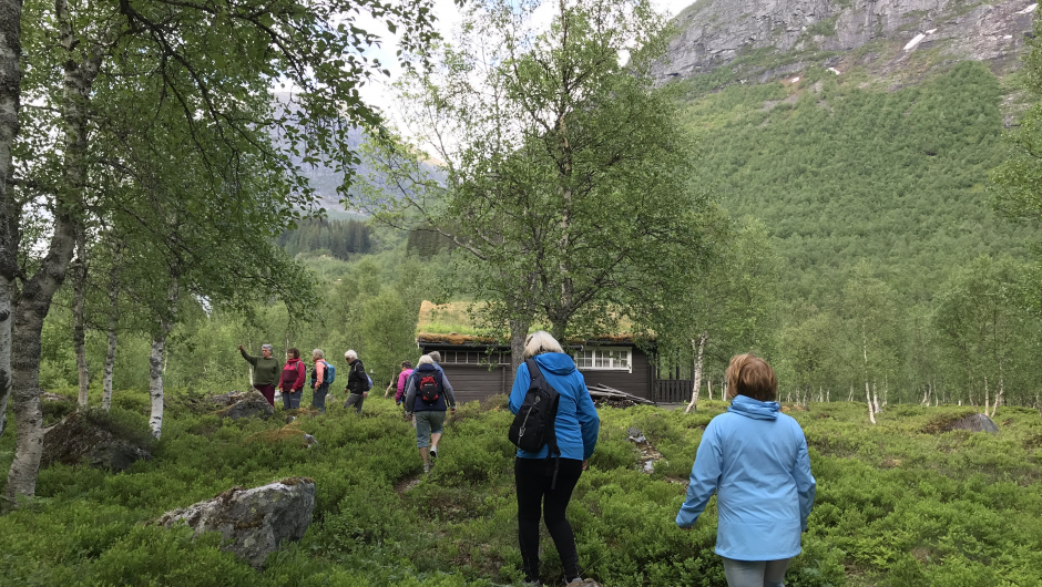 Mette Marie hadde omvisning og fortalde om dei ulike sela som var der. Mette Marie hadde omvisning og fortalde om dei ulike sela som var der.