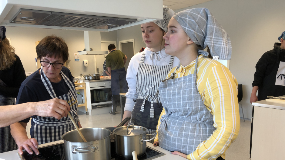 Konsentrert om kjøttkakesausen Konsentrert om kjøttkakesausen