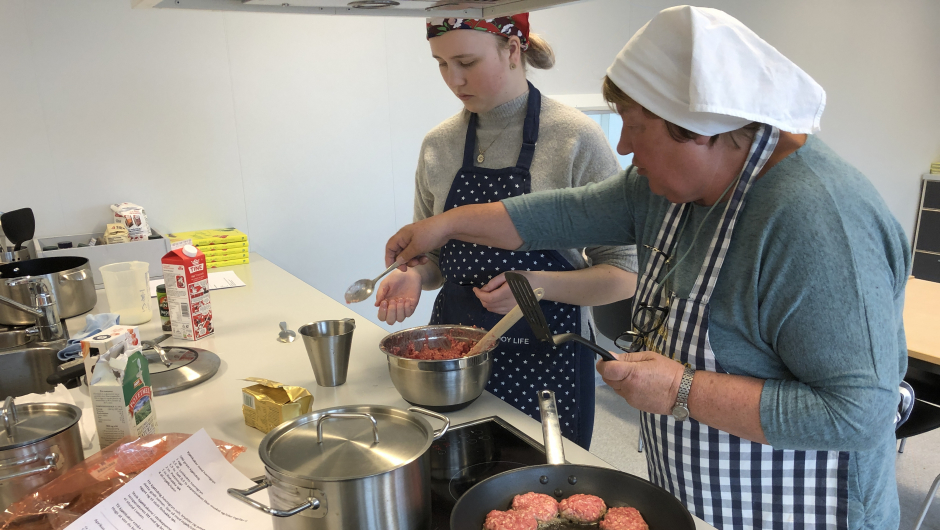 Kjøttkakene må ikke være for små Kjøttkakene må ikke være for små