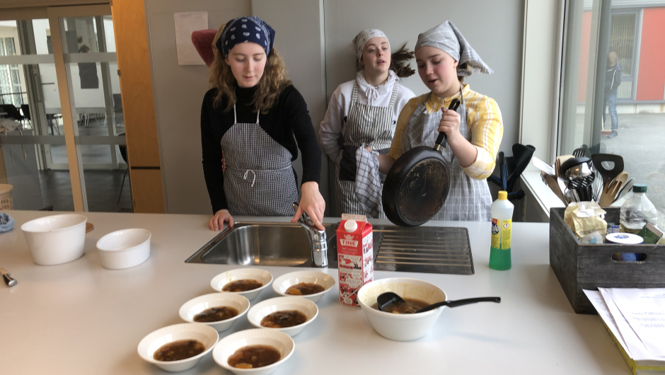 Desserten er ferdig, og rydding må gjøres Desserten er ferdig, og rydding må gjøres