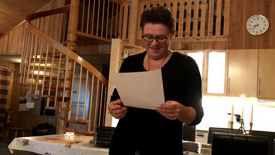 Leiaren vår, Mette Marie Døving, ynskjer velkomen. Leiaren vår, Mette Marie Døving, ynskjer velkomen.