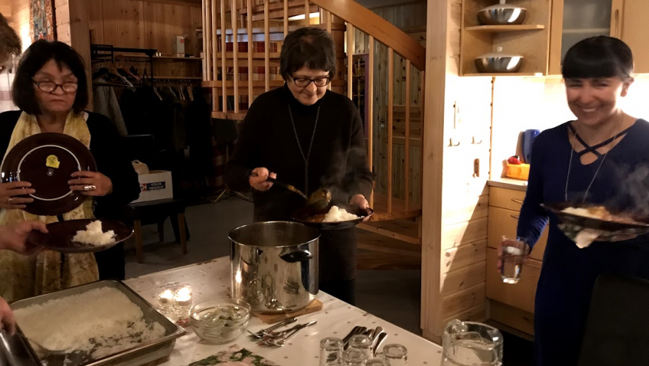 God gryterett og marsipankake frå Sylteormen bakeri. God gryterett og marsipankake frå Sylteormen bakeri.