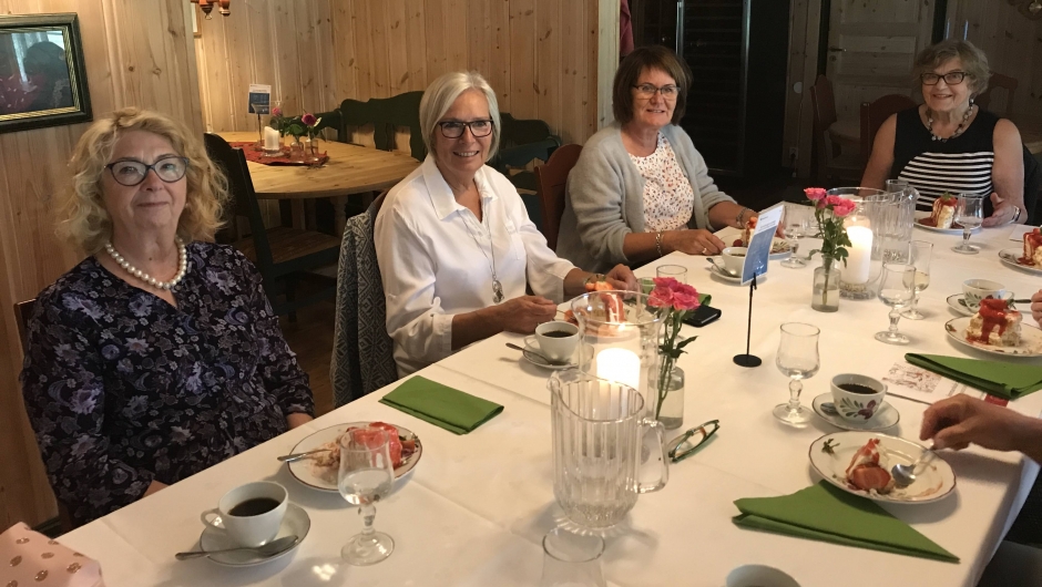 Fornøgde damer etter kursinnsatsen! Fornøgde damer etter kursinnsatsen!