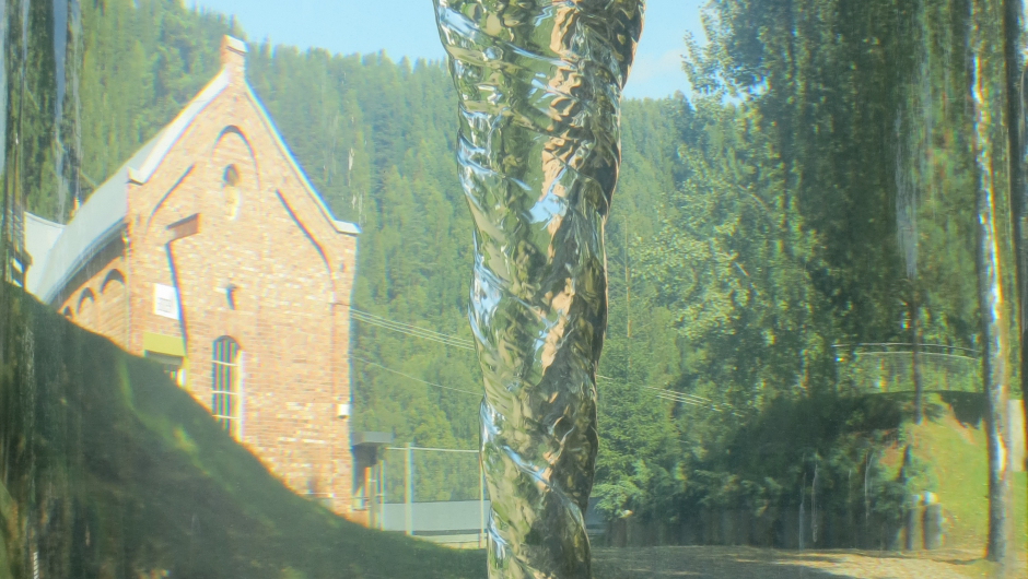 Man får et nytt blikk på omgivelsene gjennom Petroc Sestis "Energy-Matter-Space-Time"