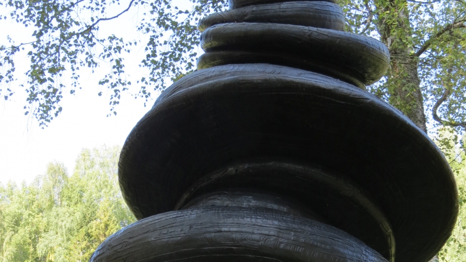 Tony Cragg "Articulated Column". Men mest av alt ligner det på trollmannens hatt!