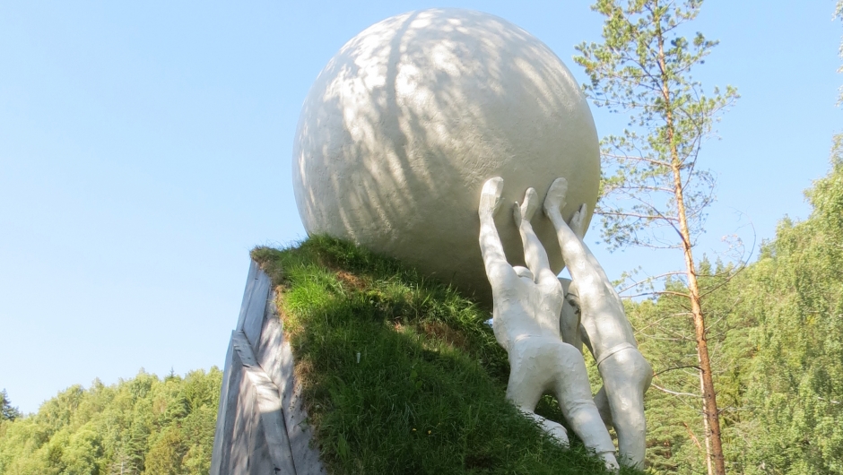 Ilya Kabakov har laget "The Ball"