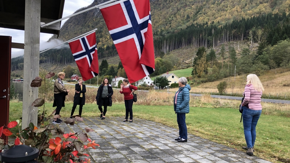 Høgtideleg  velkomst til Samrådingsmøtet i Tresfjord.