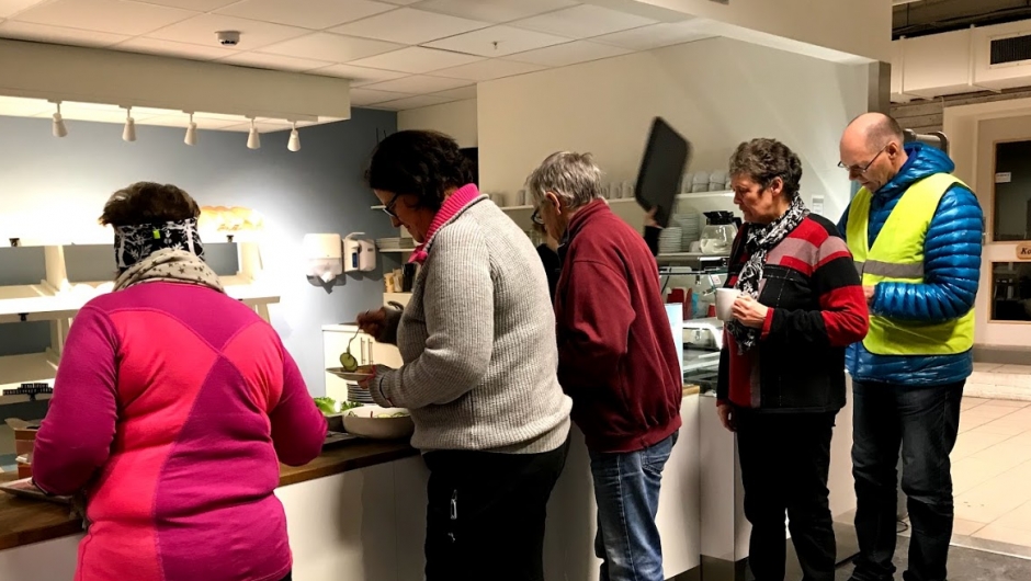 Nysteikte brød og godt pålegg! Nysteikte brød og godt pålegg!