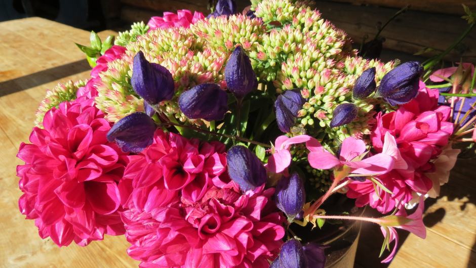 Vakker bordpynt på Låvekafeen Vakker bordpynt på Låvekafeen