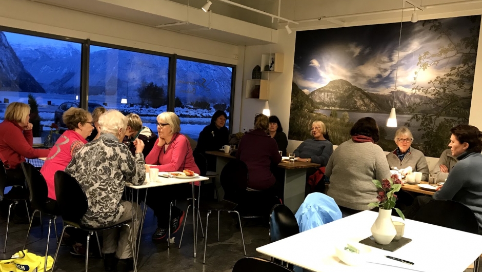 Kjekt med mat og prat ! Kjekt med mat og prat !