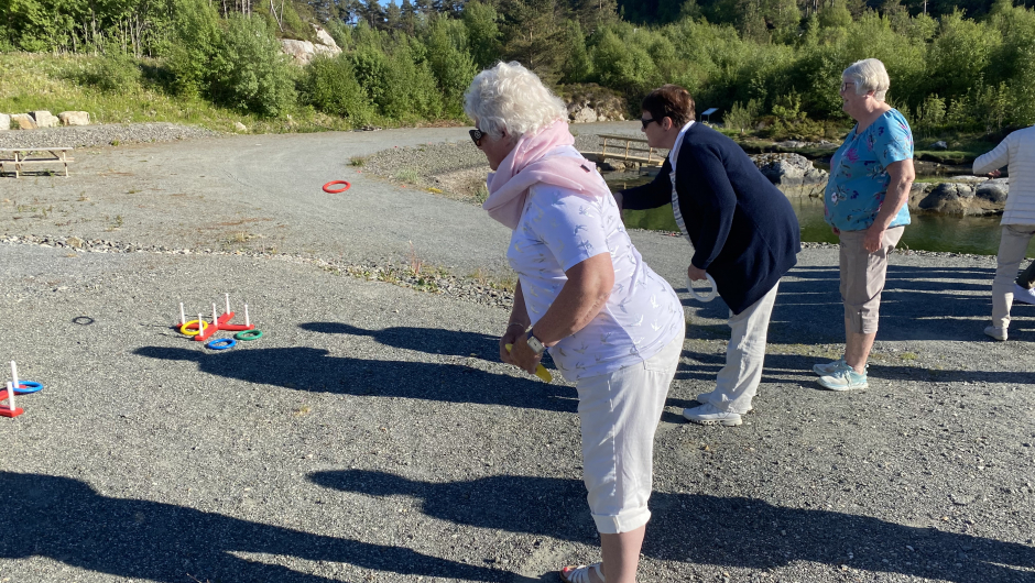 Kaster ringer Karin Korsvik