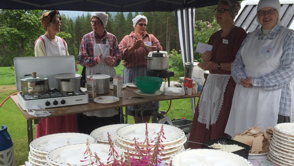 Damene klare til å servere