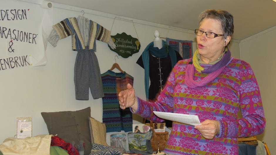 En blid leder, Anne Berit Finden, ønsket alle velkommen, spesielt til vår gjest fra NBK