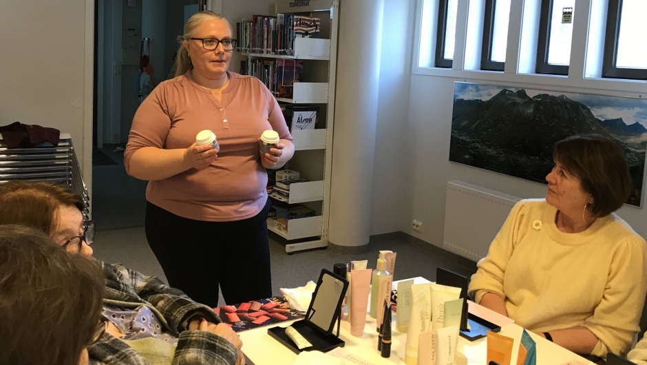 Camilla Holebakk fortalde om hudpleieprodukt frå Mary Kay. Camilla Holebakk fortalde om hudpleieprodukt frå Mary Kay.