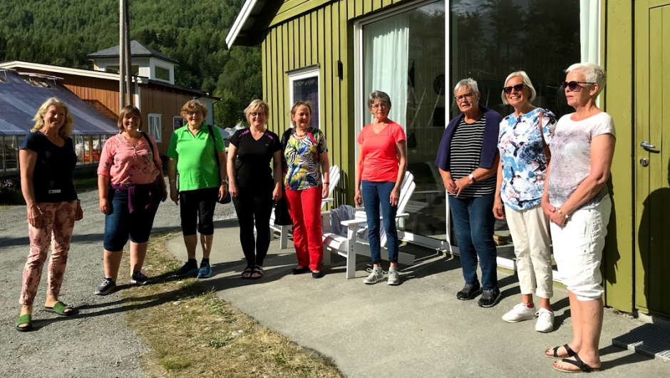 Har akkurat tatt imot Helle Berger ,- nr 2 frå venstre, og dei andre damene! Har akkurat tatt imot Helle Berger ,- nr 2 frå venstre, og dei andre damene!