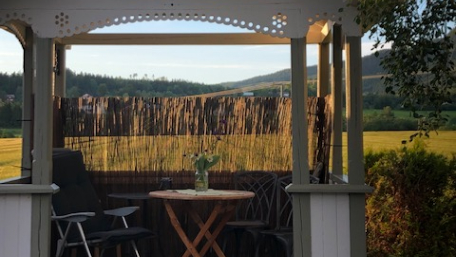 Brits lysthus - kreativt gjenbruk av husets inngagnsparti