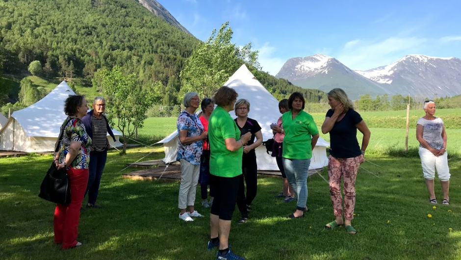 Ute på teltplassen! Ute på teltplassen!