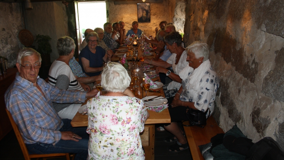 Her fekk me buffet av lokal mat, veldig godt