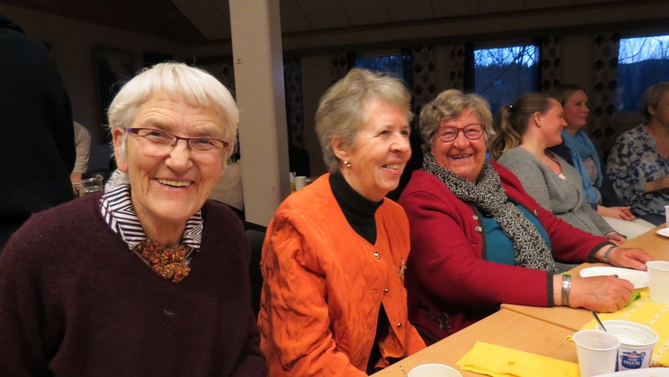 Nabolaget fra Vassås hadde møtt mannsterke opp. Veldig hyggelig.