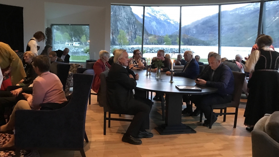 Koselege samtalar på stova. Koselege samtalar på stova.