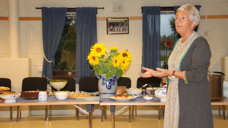 Torill H. Braaum presenterte rømmegrøt, rørekaker og kling - alle med opphav fra Sunnfjord. Torill H. Braaum presenterte rømmegrøt, rørekaker og kling - alle med opphav fra Sunnfjord.