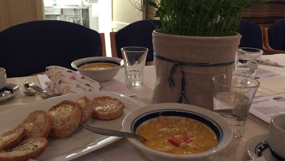 Nydelig kyllingsuppe med byggryn
