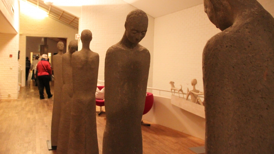 Skulpturer i hotellfløyen Skulpturer i hotellfløyen