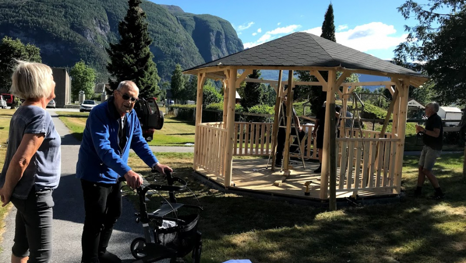 Olav Ødegård og dottera Marit kom og inspiserte. Olav Ødegård og dottera Marit kom og inspiserte.