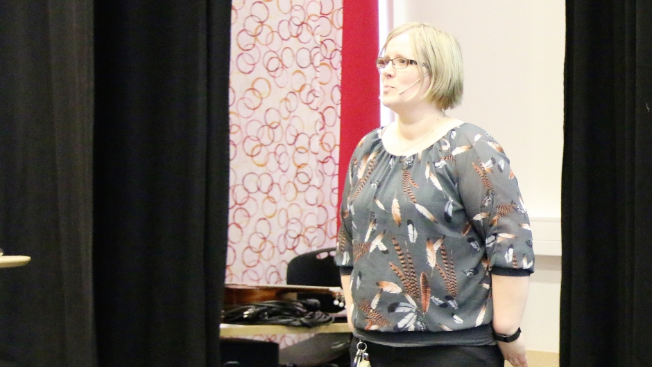 Velkommen v/ Astrid Lunestad ,leder i Øystese BKL. Foto Bjørg