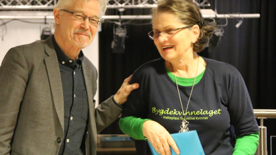 En hyggelig samtale med Sylfest Lomheim.Foto KS