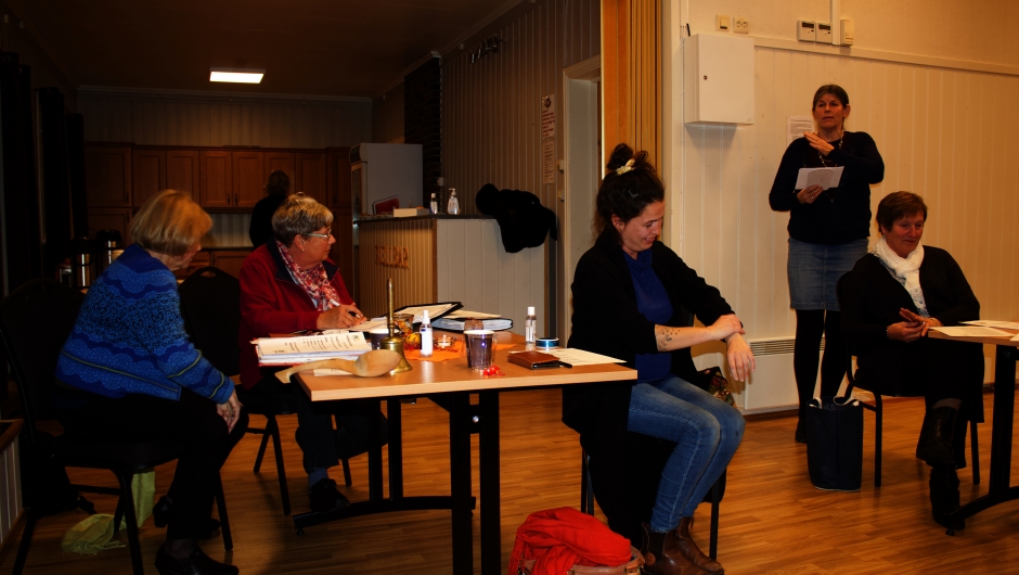 Inger-Johanne Gran takket Ingvild Stomsvik for tida i styret - snill og blid - vårt ungdomsalibi Inger-Johanne Gran takket Ingvild Stomsvik for tida i styret - snill og blid - vårt ungdomsalibi