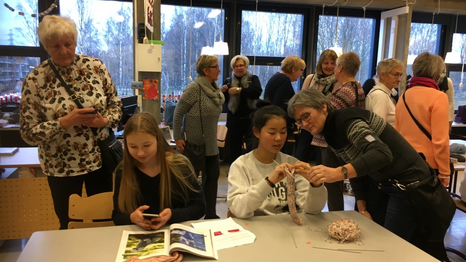 Håndverkstime på Helsingfors Finska Samskola
