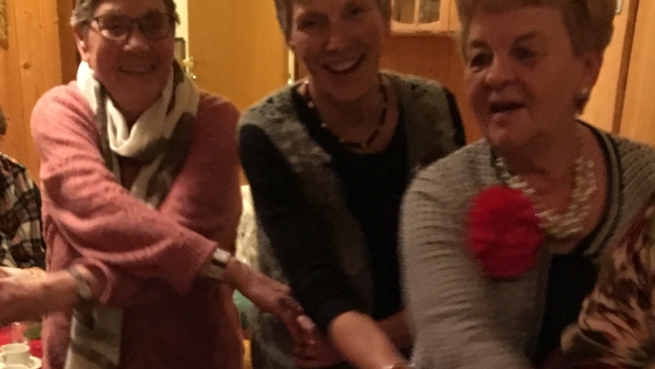 Så rekker jeg deg da med glede min hånd.....